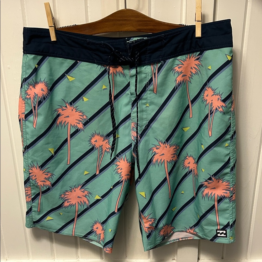 BILLABONG board shorts 32s